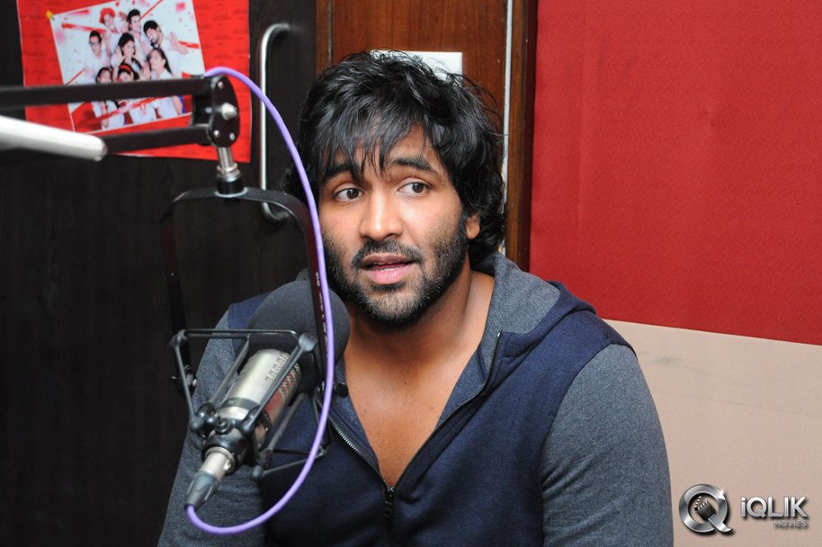 Manchu-Vishnu-at-Red-FM